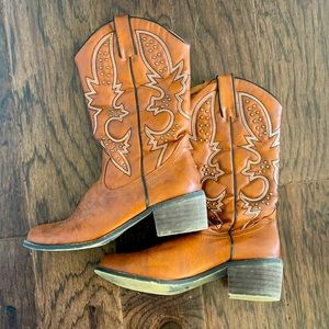 Cowboy boots size 8